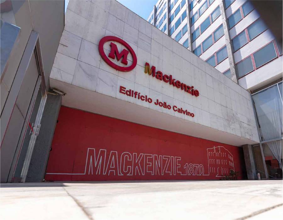 Em frente ao Mackenzie